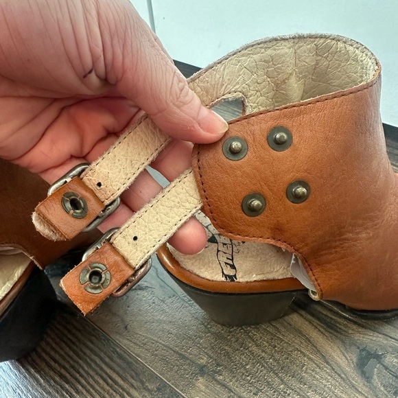 Freebird by Steven Smoke Slingback Clog Mules Tan (Size 6) - Picture 10 of 14